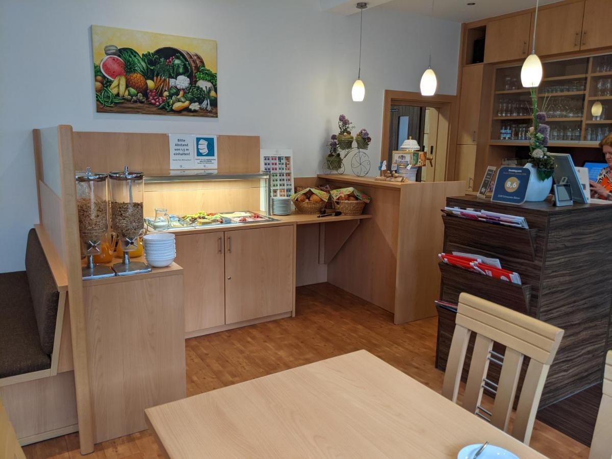 Zum Schwarzen Baeren Hotel โวเฮนชเตราส์ ภายนอก รูปภาพ