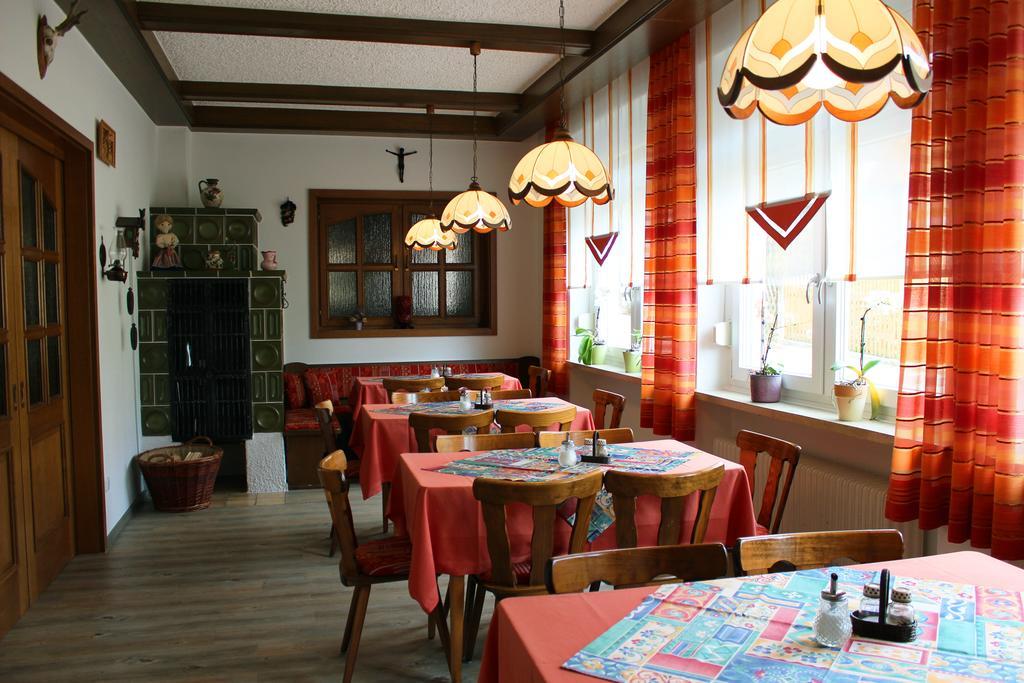 Zum Schwarzen Baeren Hotel โวเฮนชเตราส์ ภายนอก รูปภาพ
