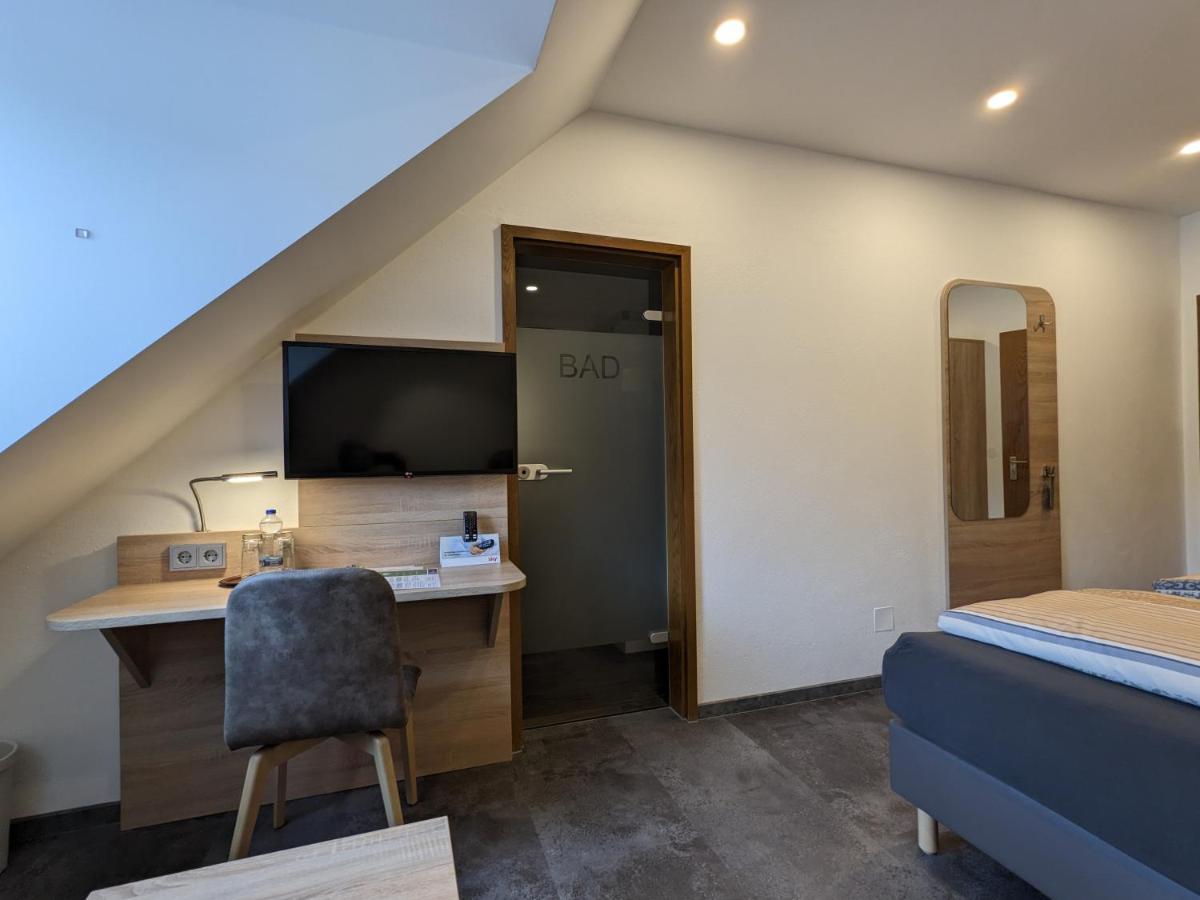 Zum Schwarzen Baeren Hotel โวเฮนชเตราส์ ภายนอก รูปภาพ