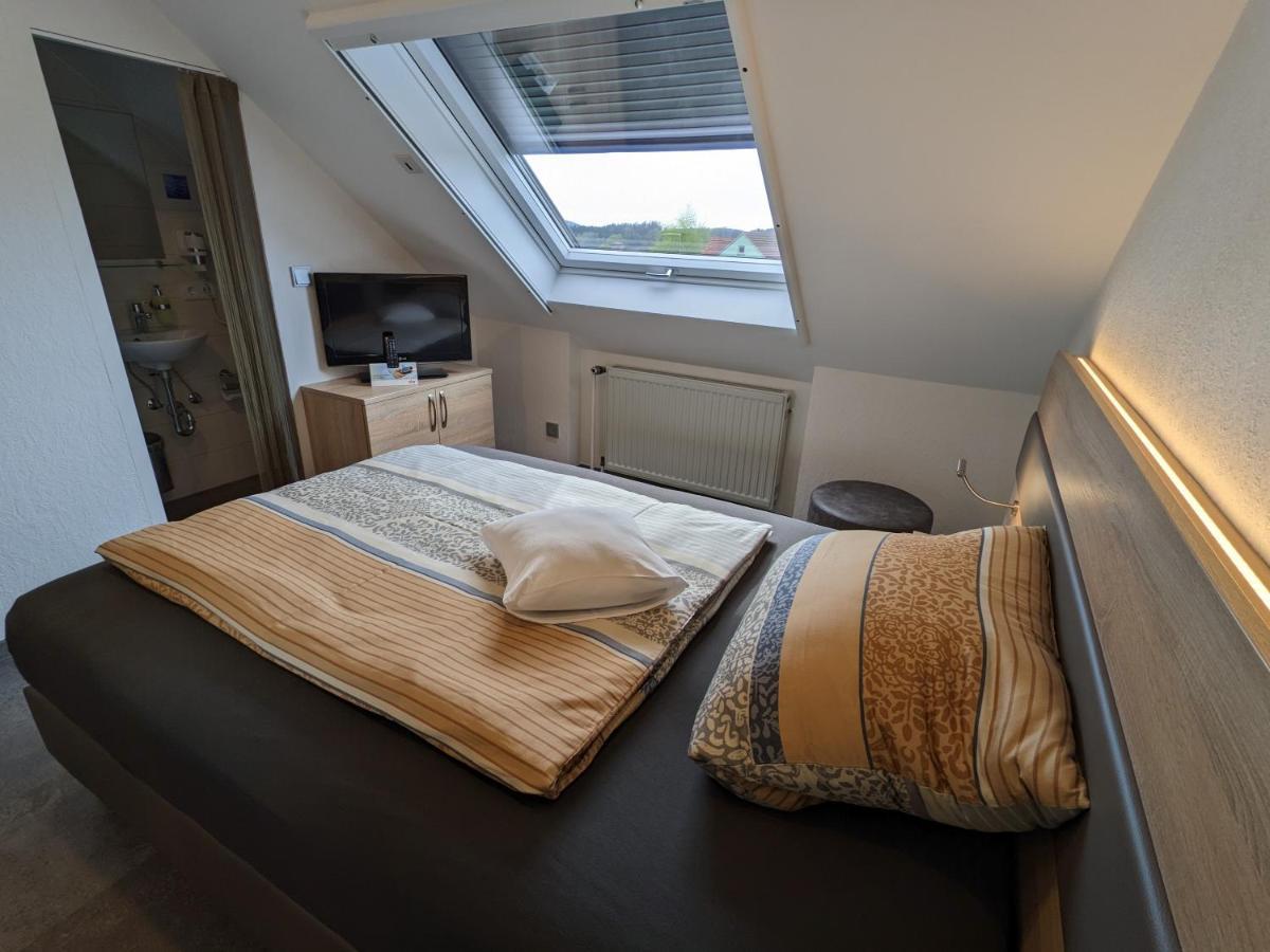 Zum Schwarzen Baeren Hotel โวเฮนชเตราส์ ภายนอก รูปภาพ