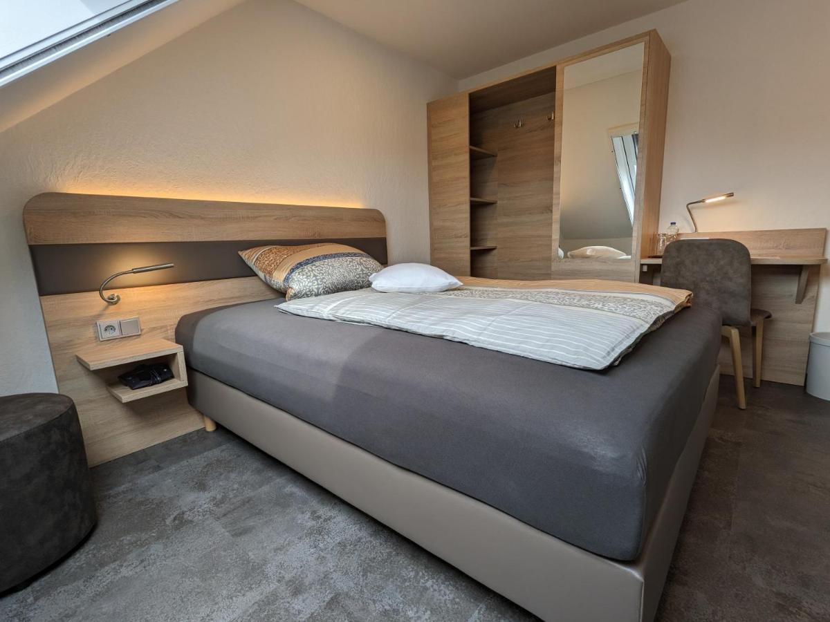 Zum Schwarzen Baeren Hotel โวเฮนชเตราส์ ภายนอก รูปภาพ