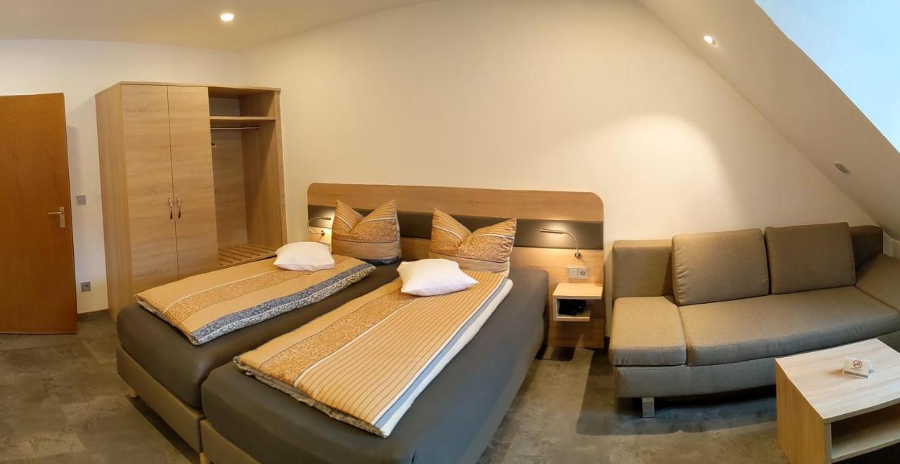 Zum Schwarzen Baeren Hotel โวเฮนชเตราส์ ภายนอก รูปภาพ