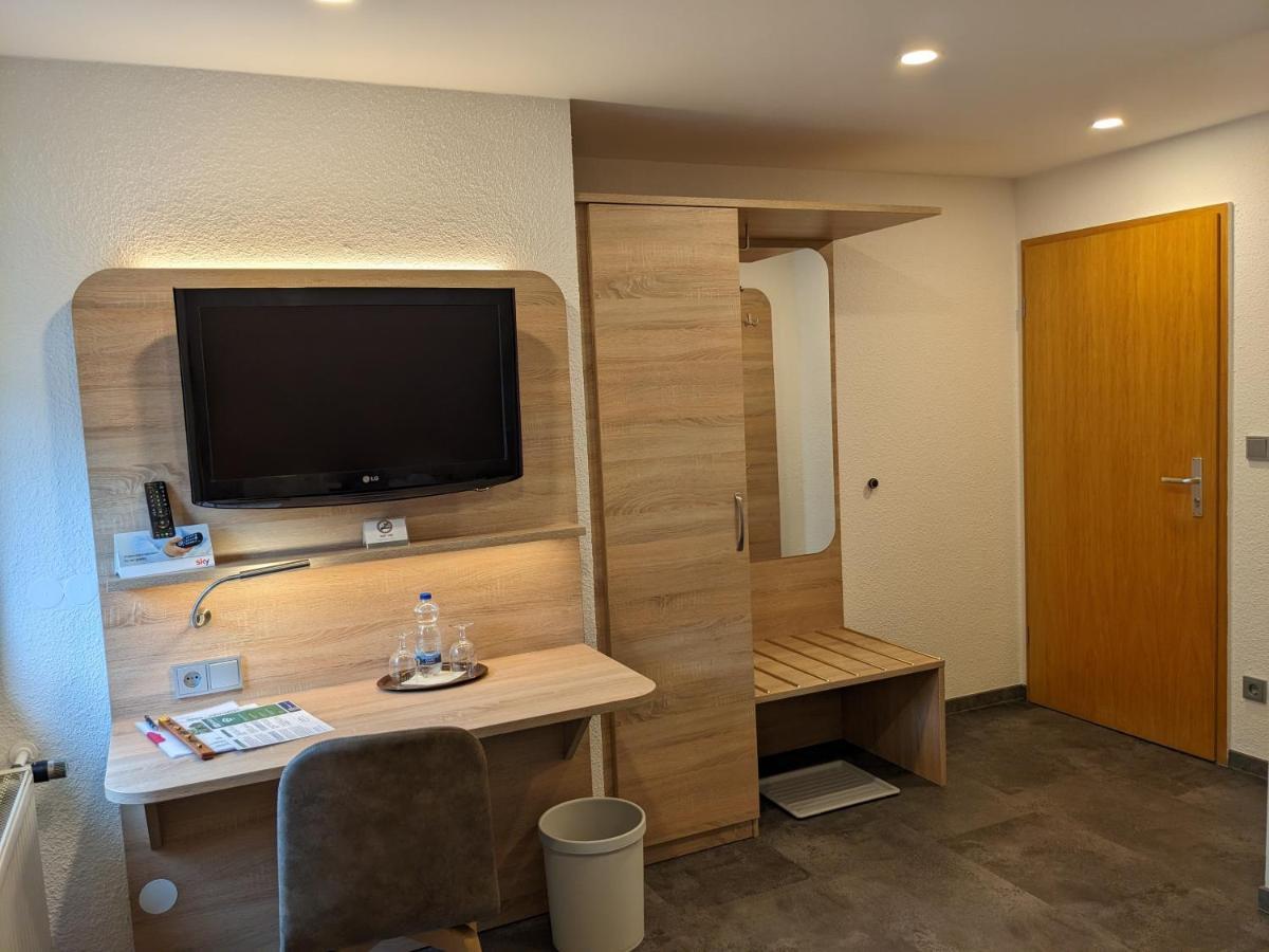 Zum Schwarzen Baeren Hotel โวเฮนชเตราส์ ภายนอก รูปภาพ