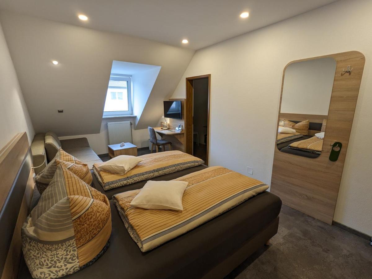 Zum Schwarzen Baeren Hotel โวเฮนชเตราส์ ภายนอก รูปภาพ