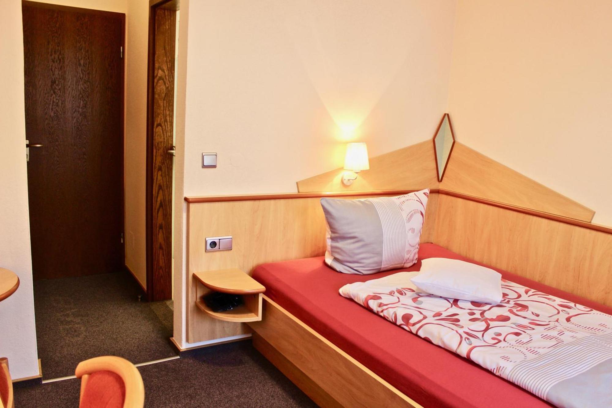 Zum Schwarzen Baeren Hotel โวเฮนชเตราส์ ภายนอก รูปภาพ