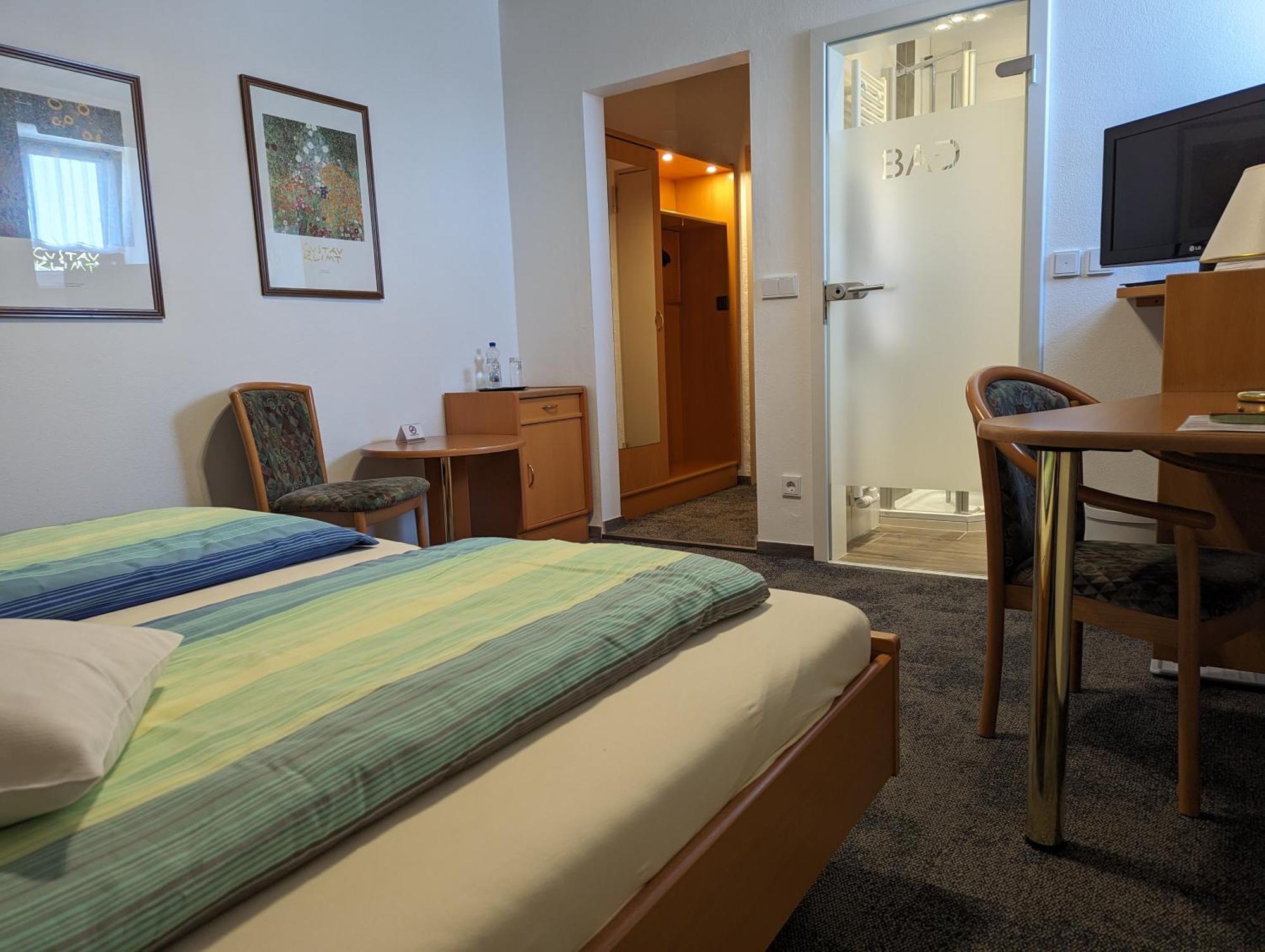 Zum Schwarzen Baeren Hotel โวเฮนชเตราส์ ภายนอก รูปภาพ