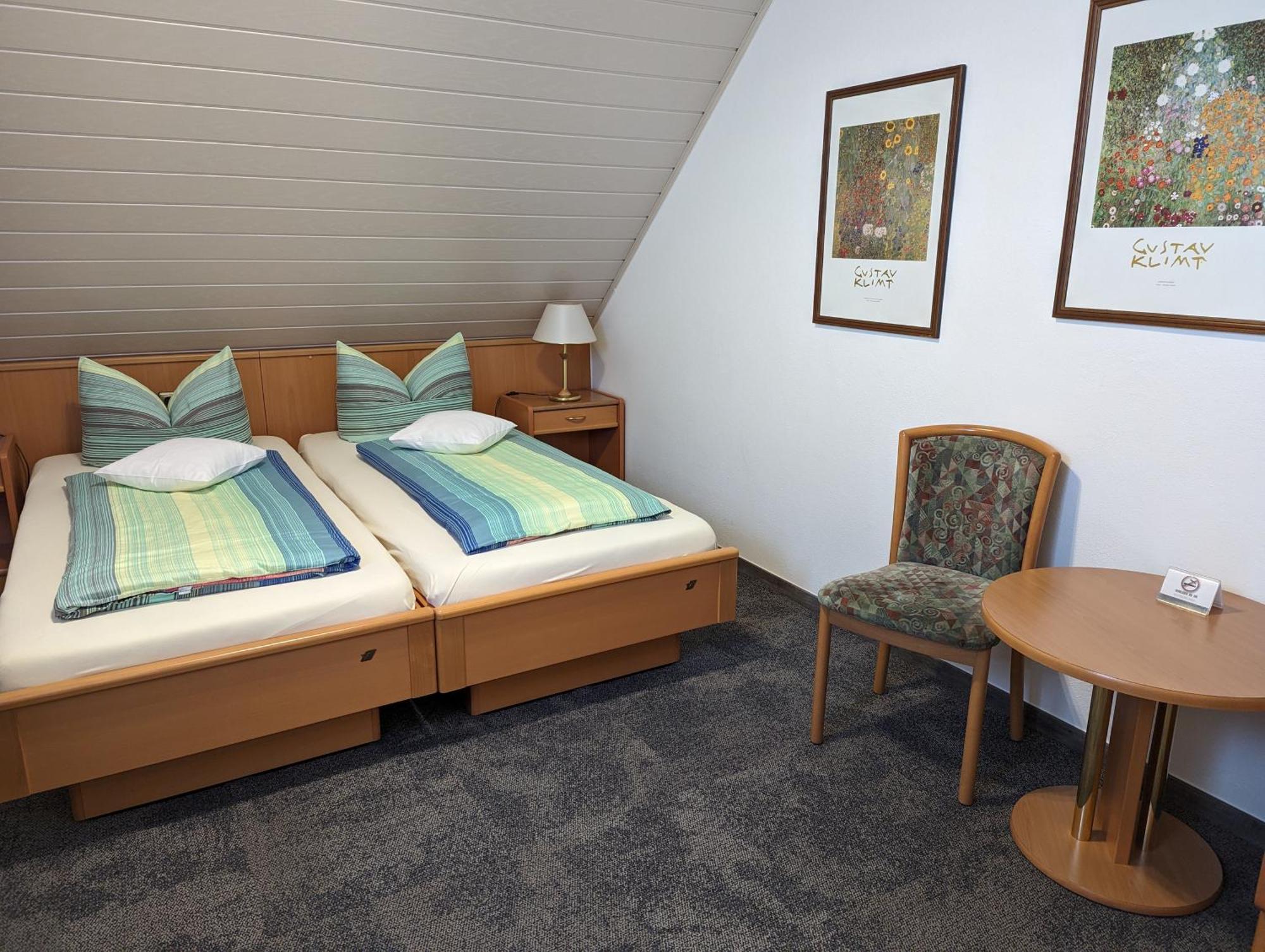 Zum Schwarzen Baeren Hotel โวเฮนชเตราส์ ภายนอก รูปภาพ