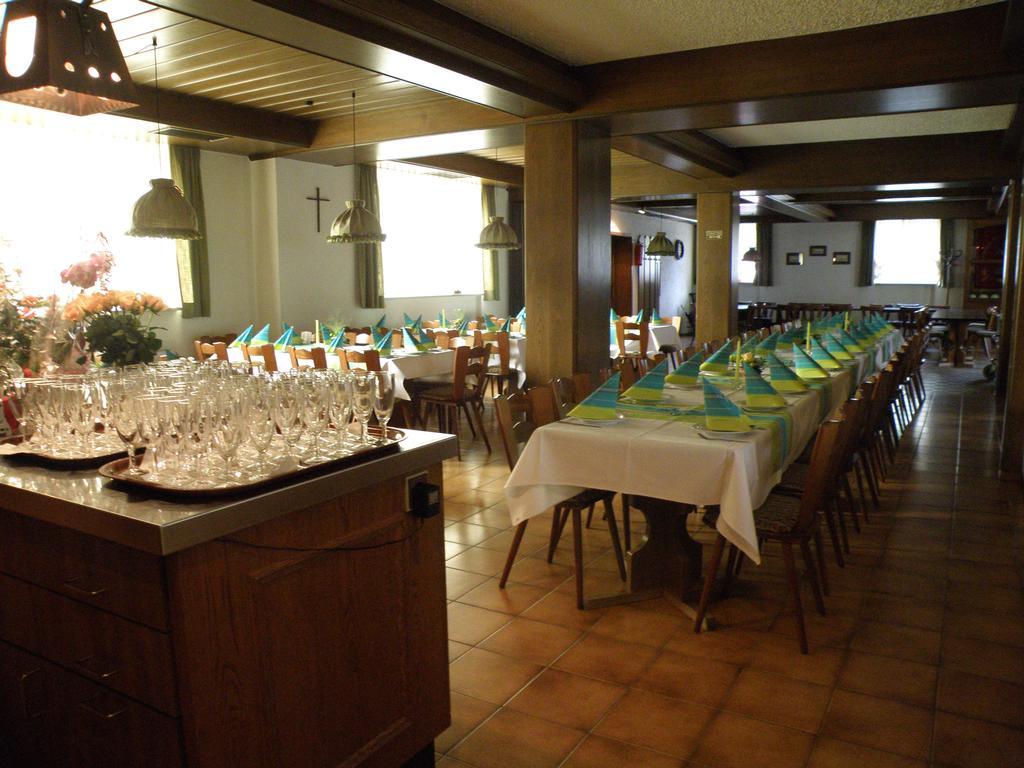 Zum Schwarzen Baeren Hotel โวเฮนชเตราส์ ภายนอก รูปภาพ