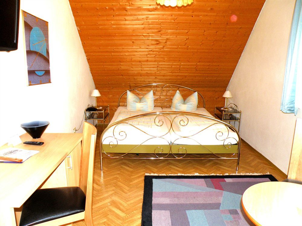 Zum Schwarzen Baeren Hotel โวเฮนชเตราส์ ภายนอก รูปภาพ