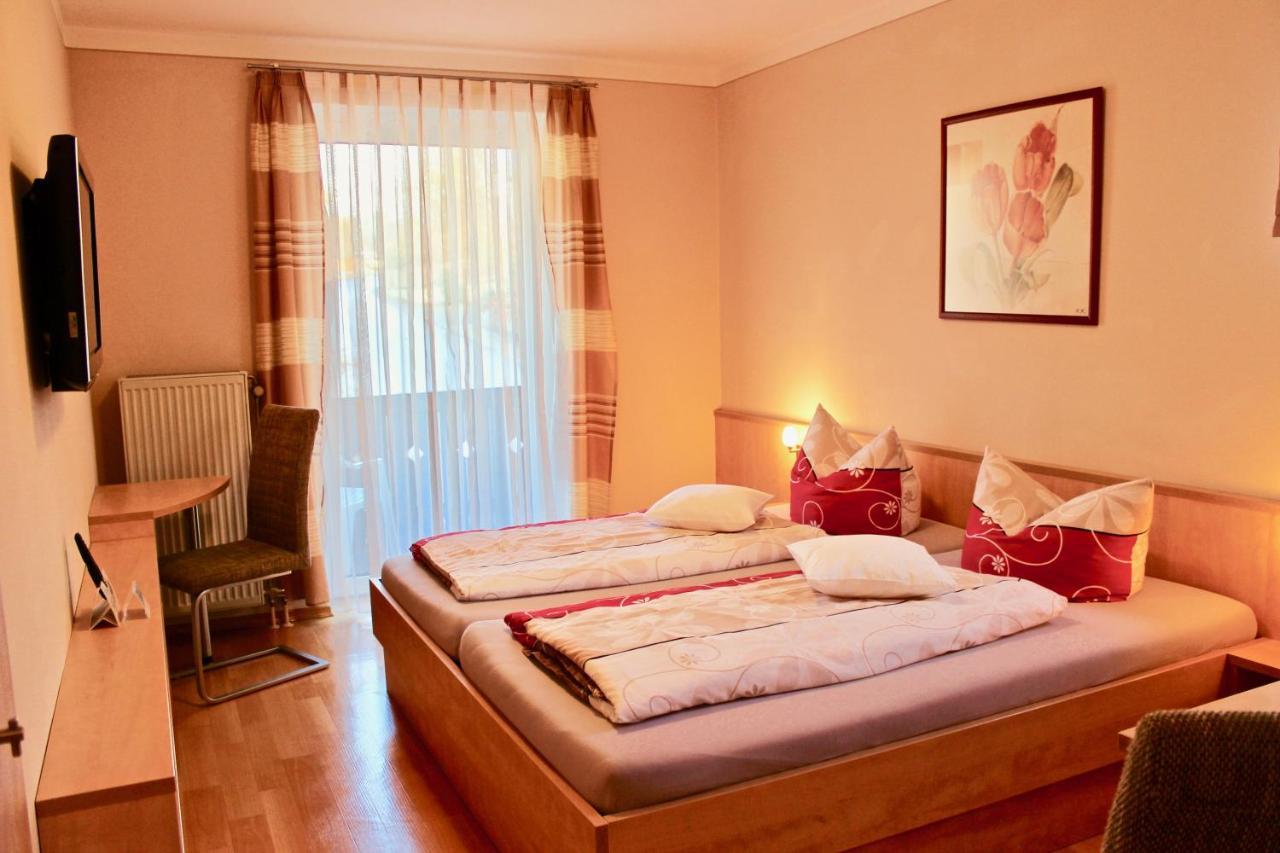 Zum Schwarzen Baeren Hotel โวเฮนชเตราส์ ภายนอก รูปภาพ