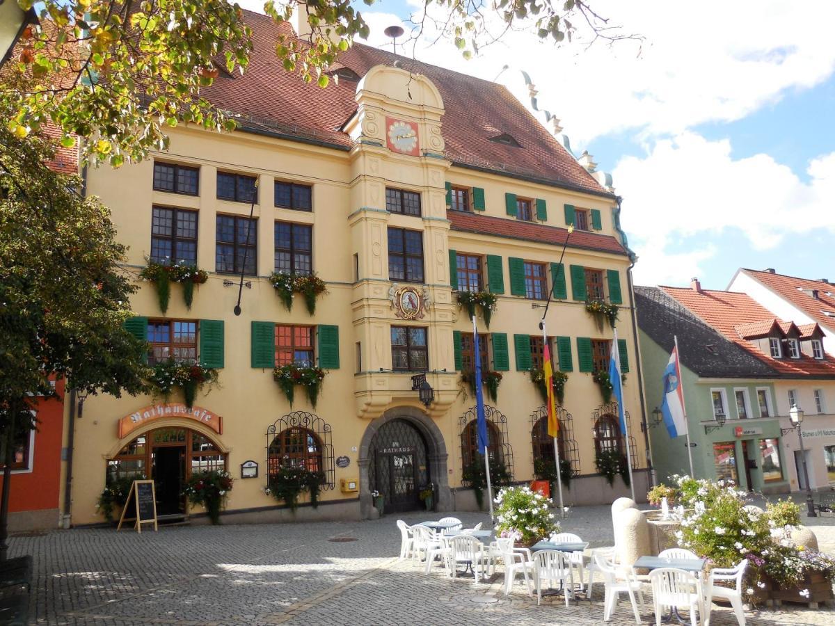 Zum Schwarzen Baeren Hotel โวเฮนชเตราส์ ภายนอก รูปภาพ
